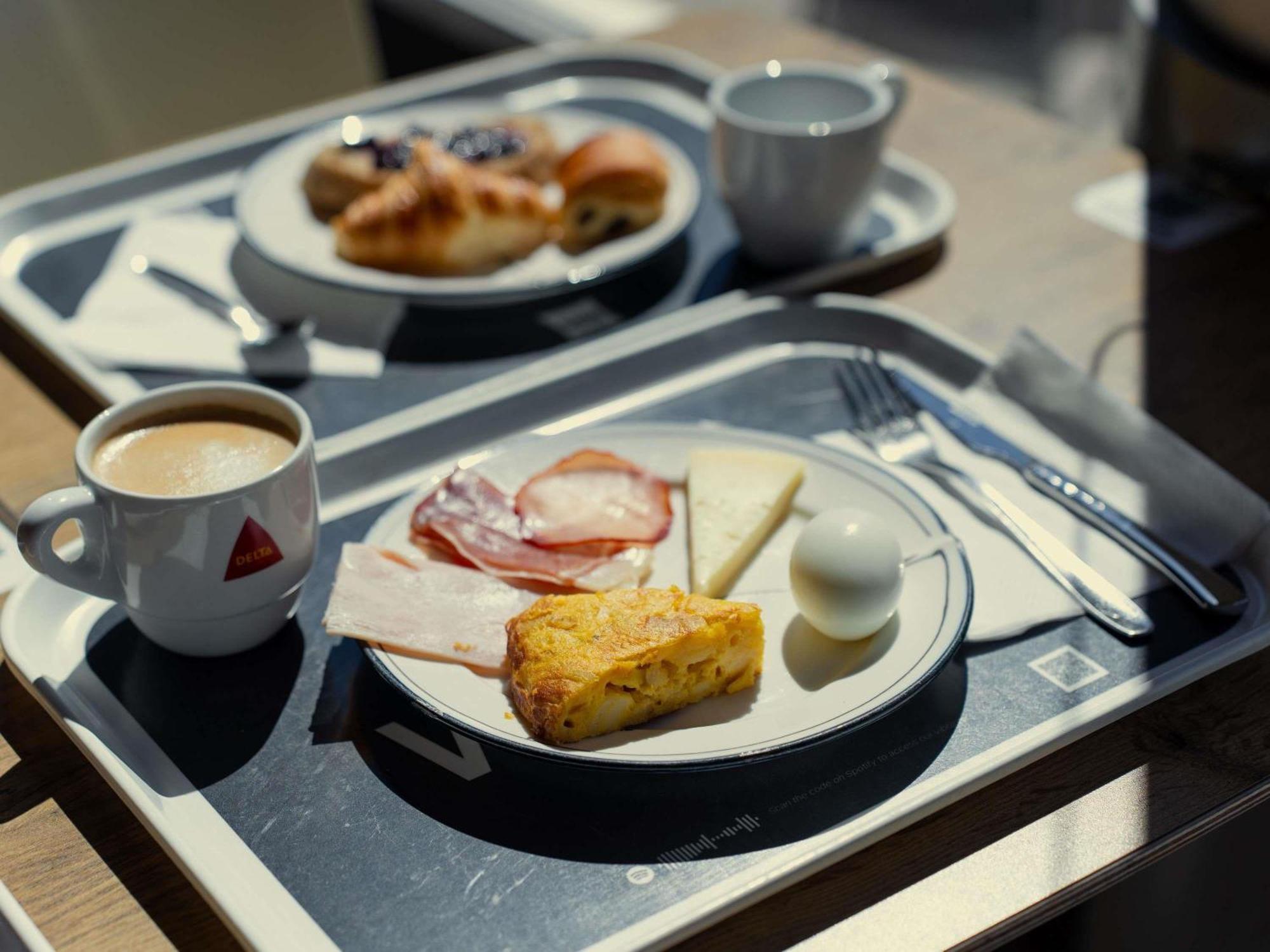 Ibis Hotel Alicante — Photos 1
